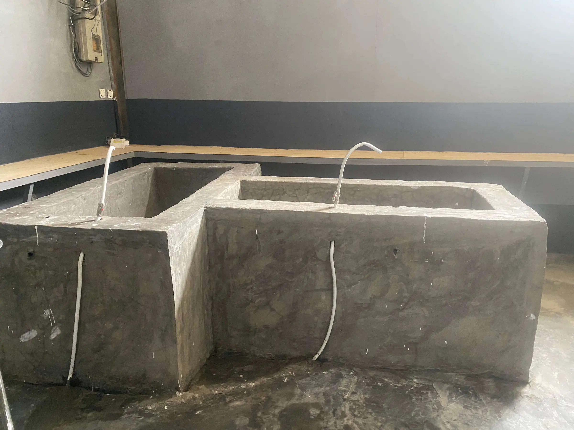 Concrete washing basins with water lines in the processing room